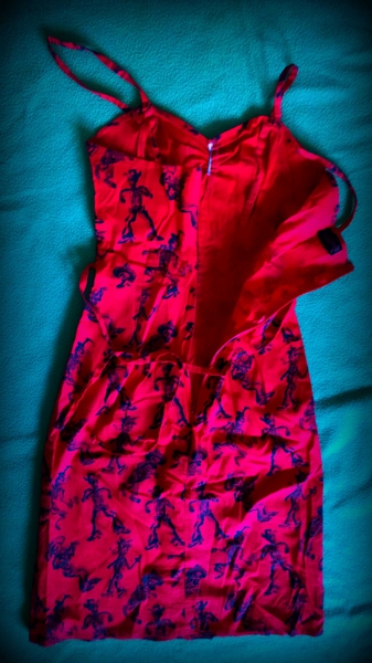 teuflisch sexy: rotes Skull-Kleid
