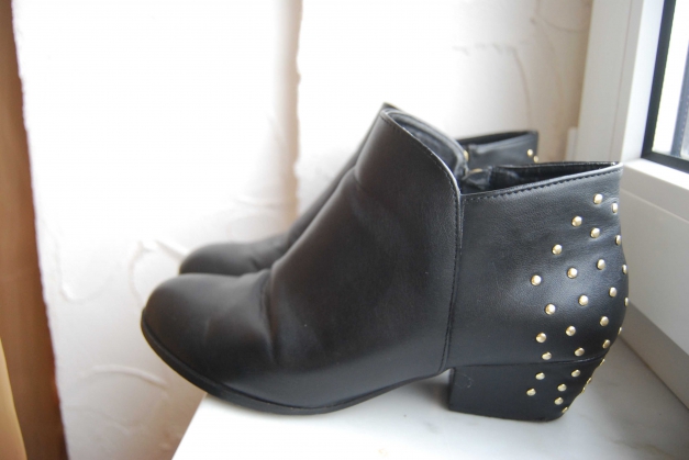 Schwarze Stiefeletten  Boots Schuhe Trendi