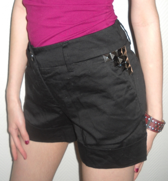 H&M Nieten Shorts Hot Pants kurze Hose schwarz silber Aufschlag 36 38 S M L Studded Studs Boho