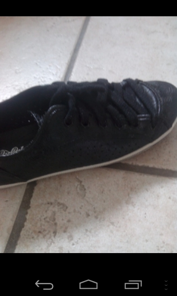 schwarze Buffalo Sneakers