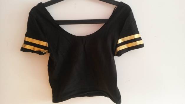 Crop top mit golfarbenen Applikationen