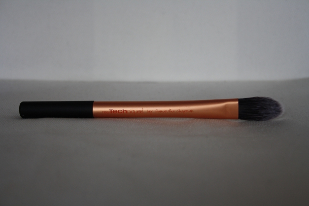 Real Techniques pointed foundation brush