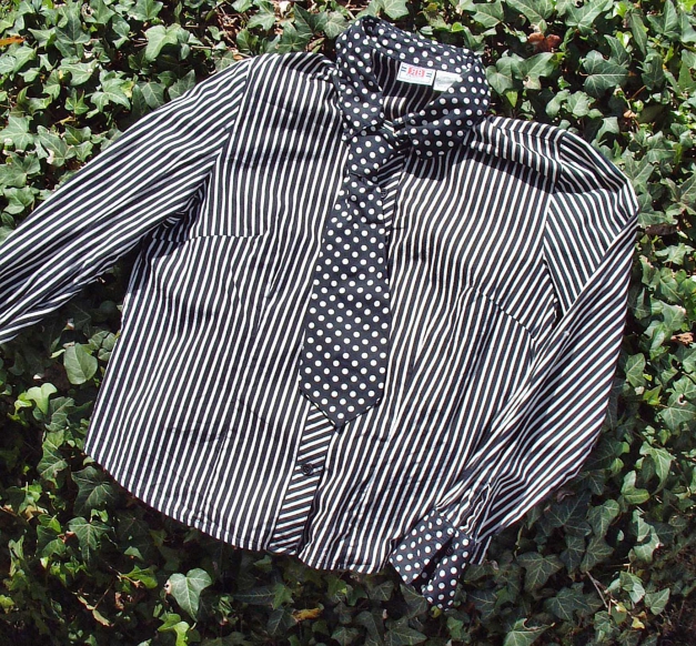 Bluse mit Krawatte langärmlig Gr. 42