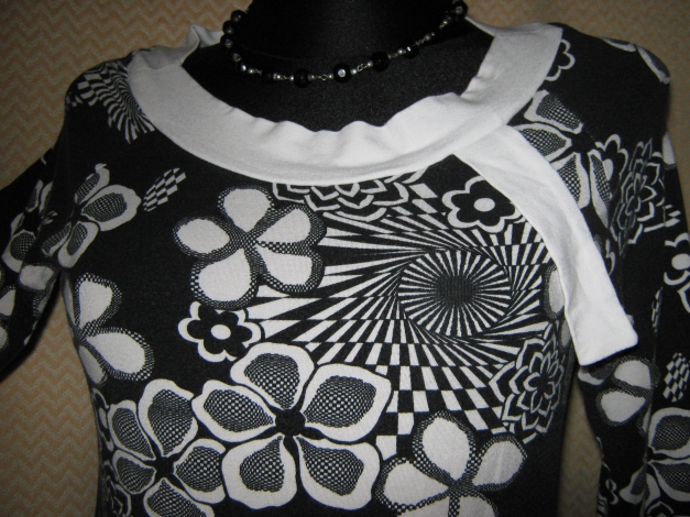 NEUw * VINTAGE * Hippie Look * Blumen * Blüten * Flower- Power * Carmen * Bodycon * T- Shirt 