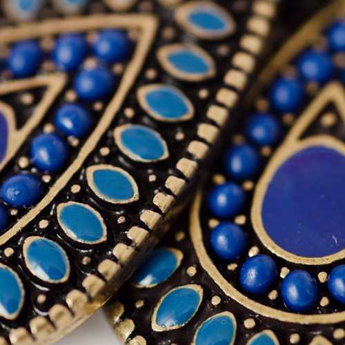 Blaue Ornament-Ohrringe