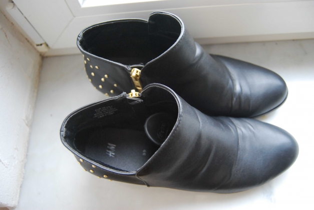 Schwarze Stiefeletten  Boots Schuhe Trendi