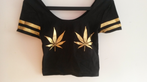 Crop top mit golfarbenen Applikationen