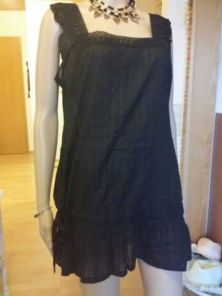 Sehr schöne lange Bluse/Tunika mit Details aus spitze / Okay