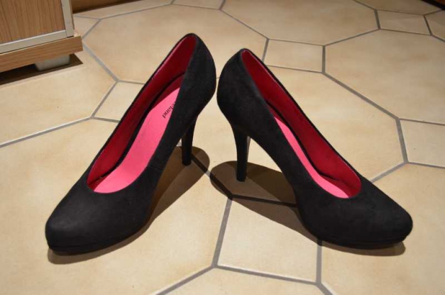 schwarze High Heels