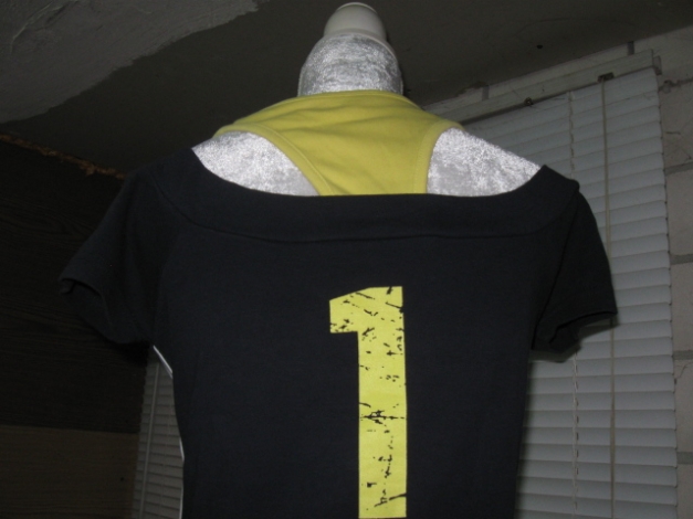 *** 2 in 1 Optik ~ Shirt ~ Bauchfrei ~ Offene Schulter ***