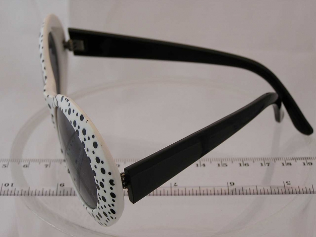 Stylische schwarz-weiße True Vintage Sonnenbrille