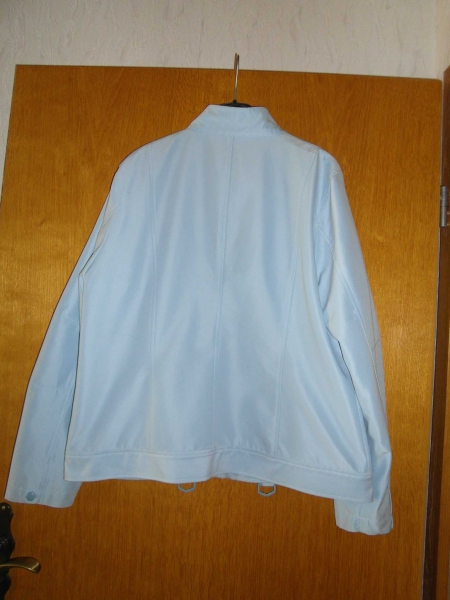hellblaue Jacke