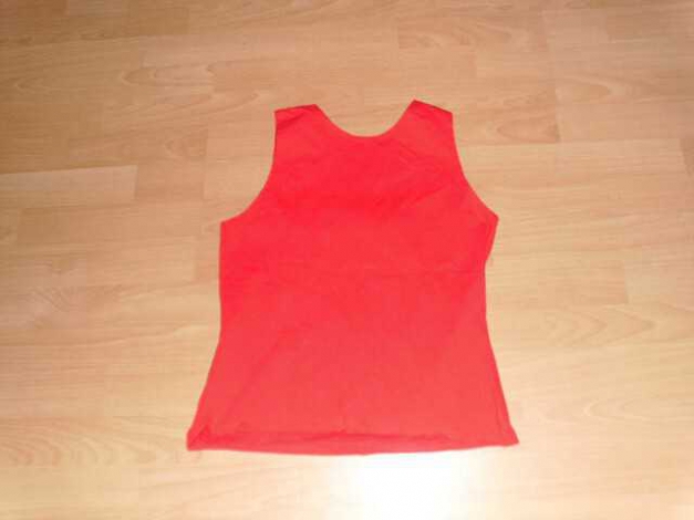 Top, rot mit Rückenausschnitt, Gr. 170