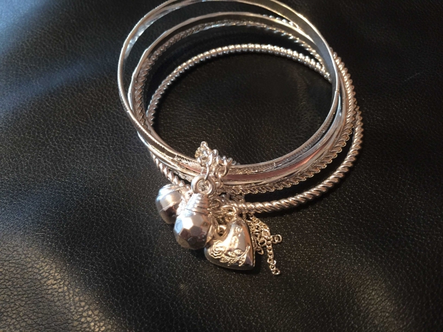 Armreifen mehrteilig mit Anhänger