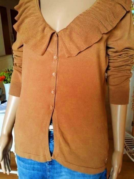 Wunderschöne Weste  mit sehr schöne Kragen von  Betty Barclay