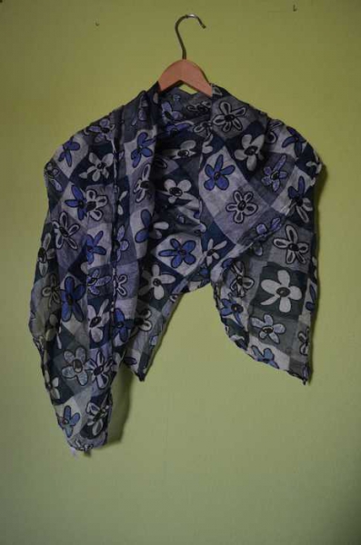Tuch mit Blumenmuster