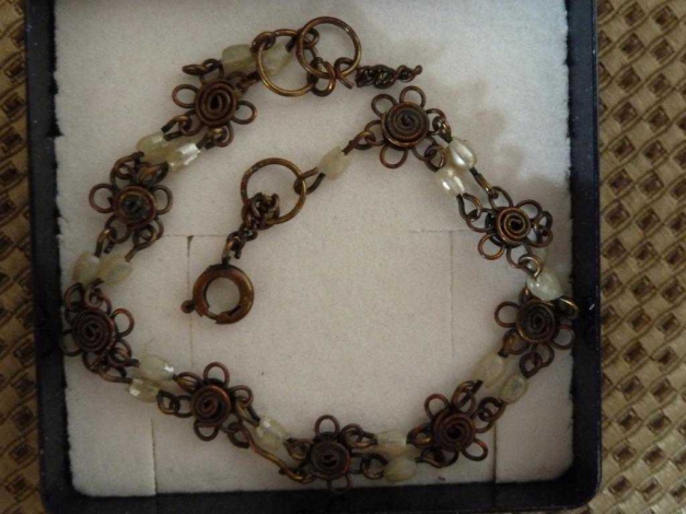 Armband Armkettchen - braun - romantisch mit Blumen und Perlen - Vintage