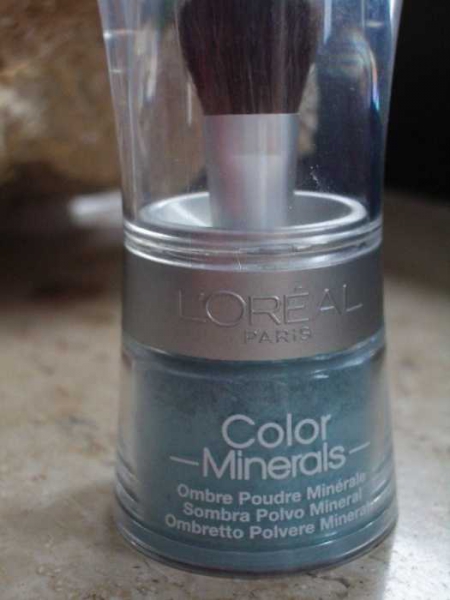 L'Oréal Color Minerals    TOPAZ  Loser Lidschatten mit Pinsel  Hellblau    Wie neu!