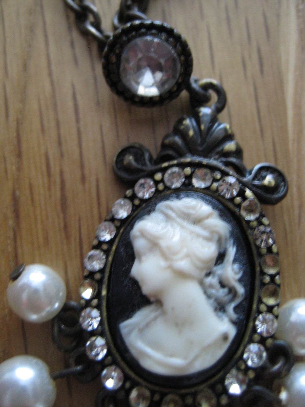 Schönes Schmuckset im Jahrhundertwende Look, Kette und Armband