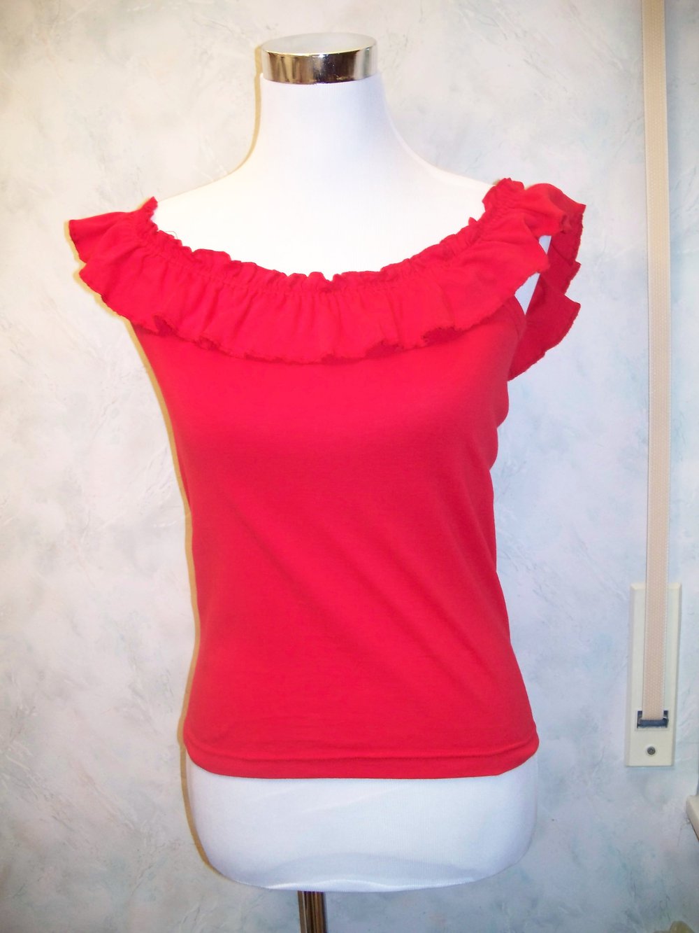 Top Shirt rot schulterfrei off-shoulder mit Rüschen im Boho-Style Gr. 34/ 36