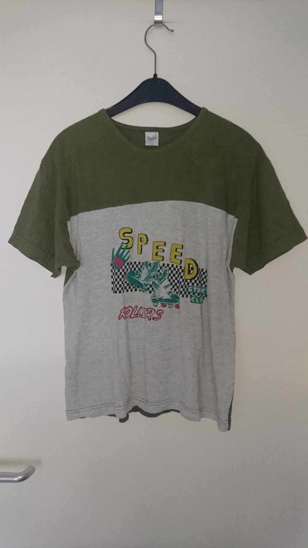 Grün-Graues T-Shirt Gr. 140 