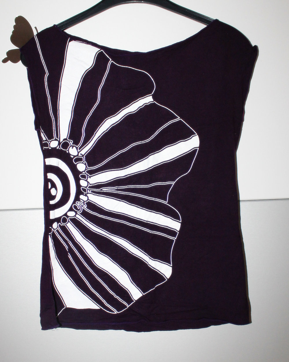 schönes Oberteil / Top / T-shirt mit Aufdruck in lila