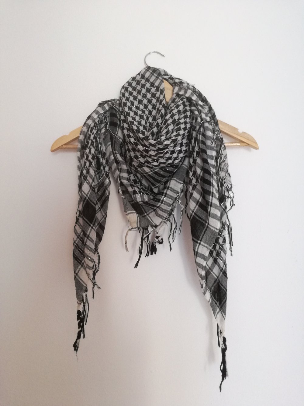 Karierter Schal mit Glitzer