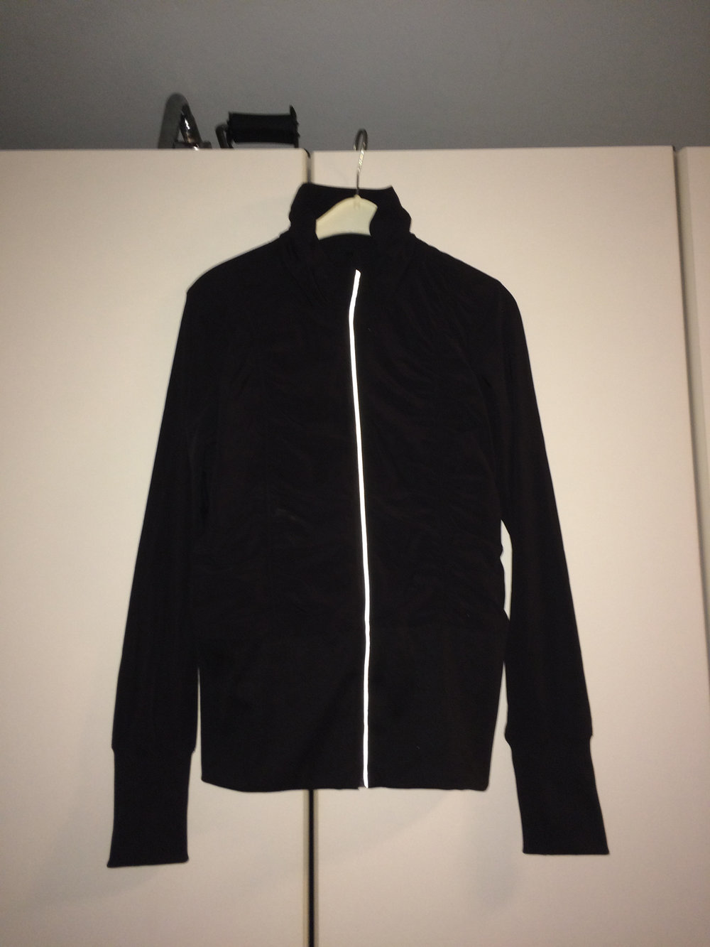 H&M Sportjacke schwarz Grösse 44 (fällt aber kleiner aus - eher 40/42)