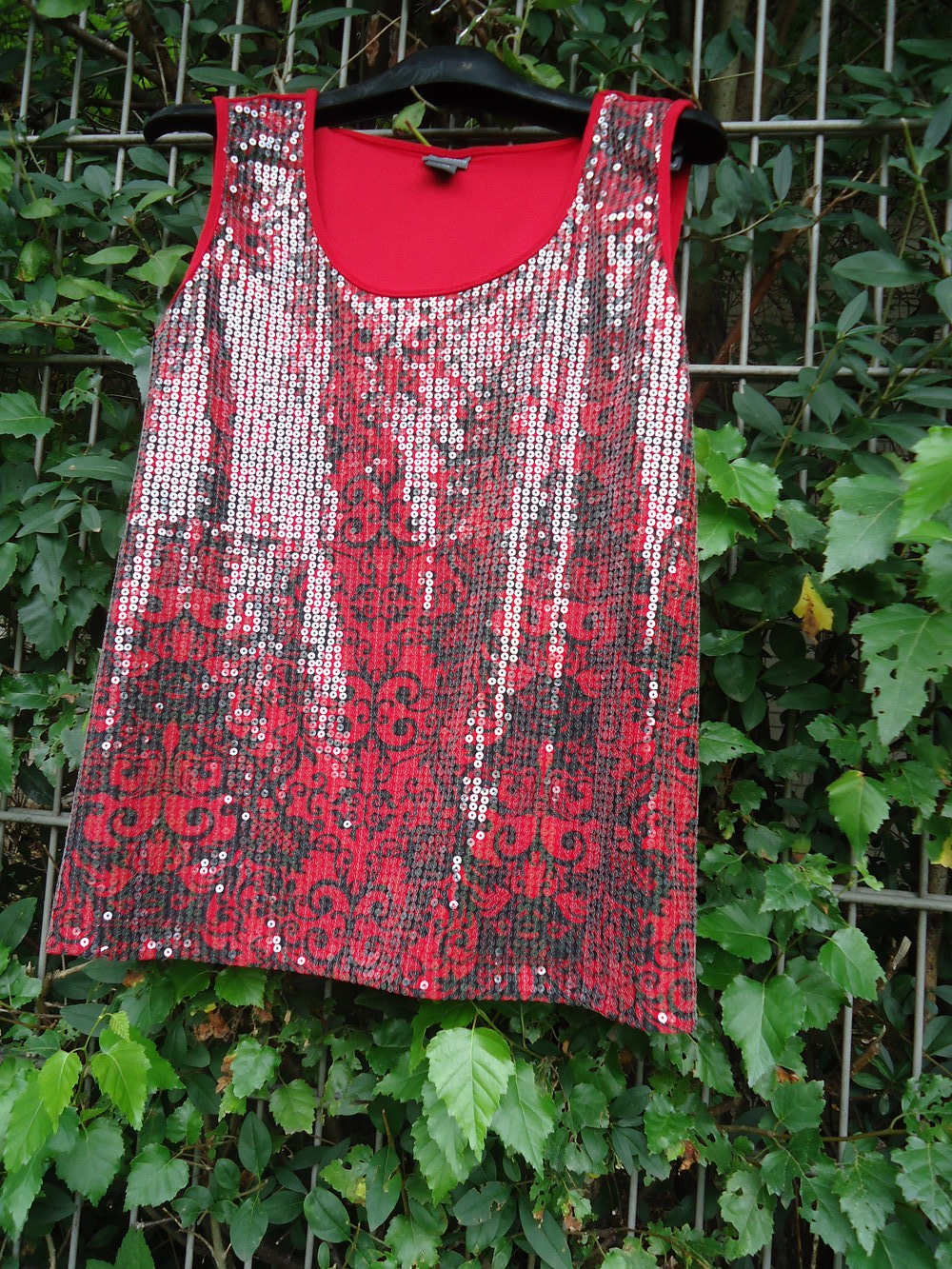 Ein 2 teiliges Set, Damen Bluse und Paillettenverziertes Top