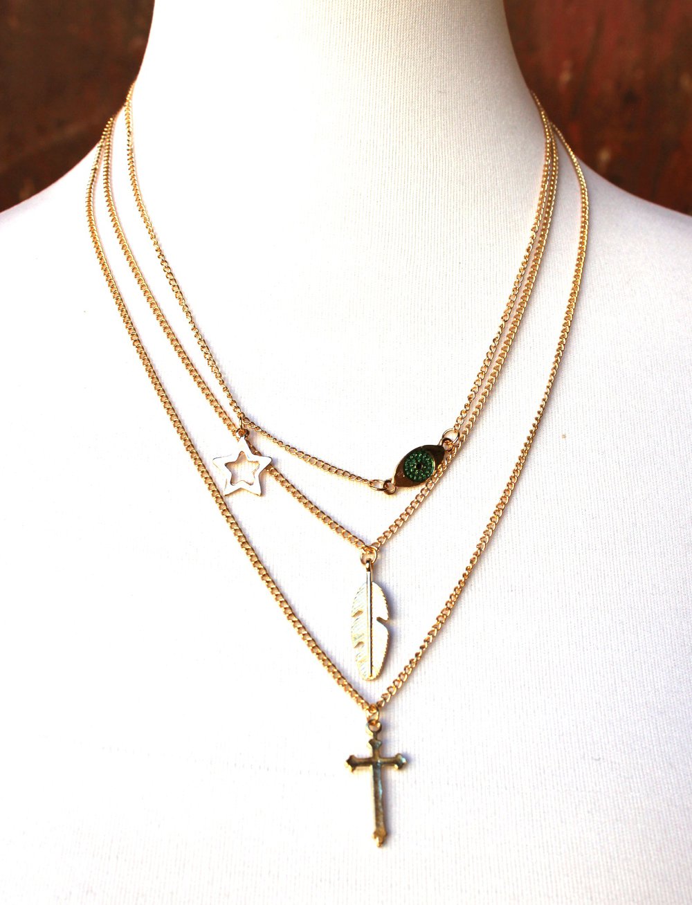 mehrreihige filigrane gelbgoldene Kette (Kreuz, Stern, Feder, Auge)