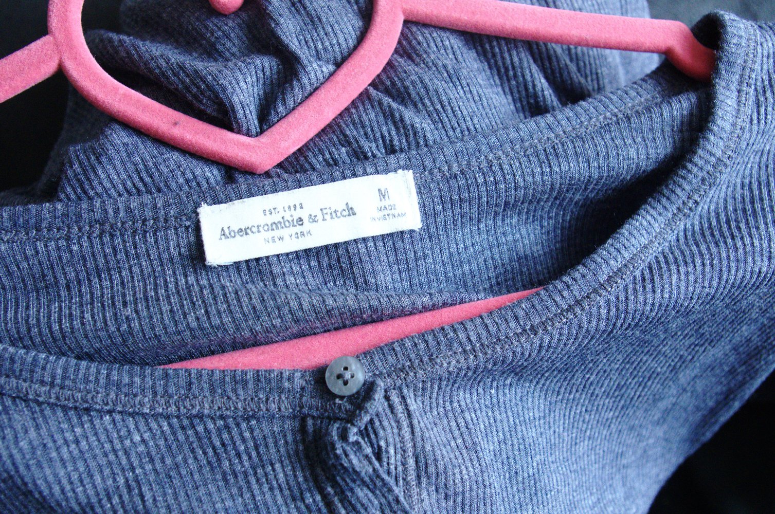 Weiches Feinripp Longsleeve Gr. M A&F Thermal Vokuhila Knopfleiste