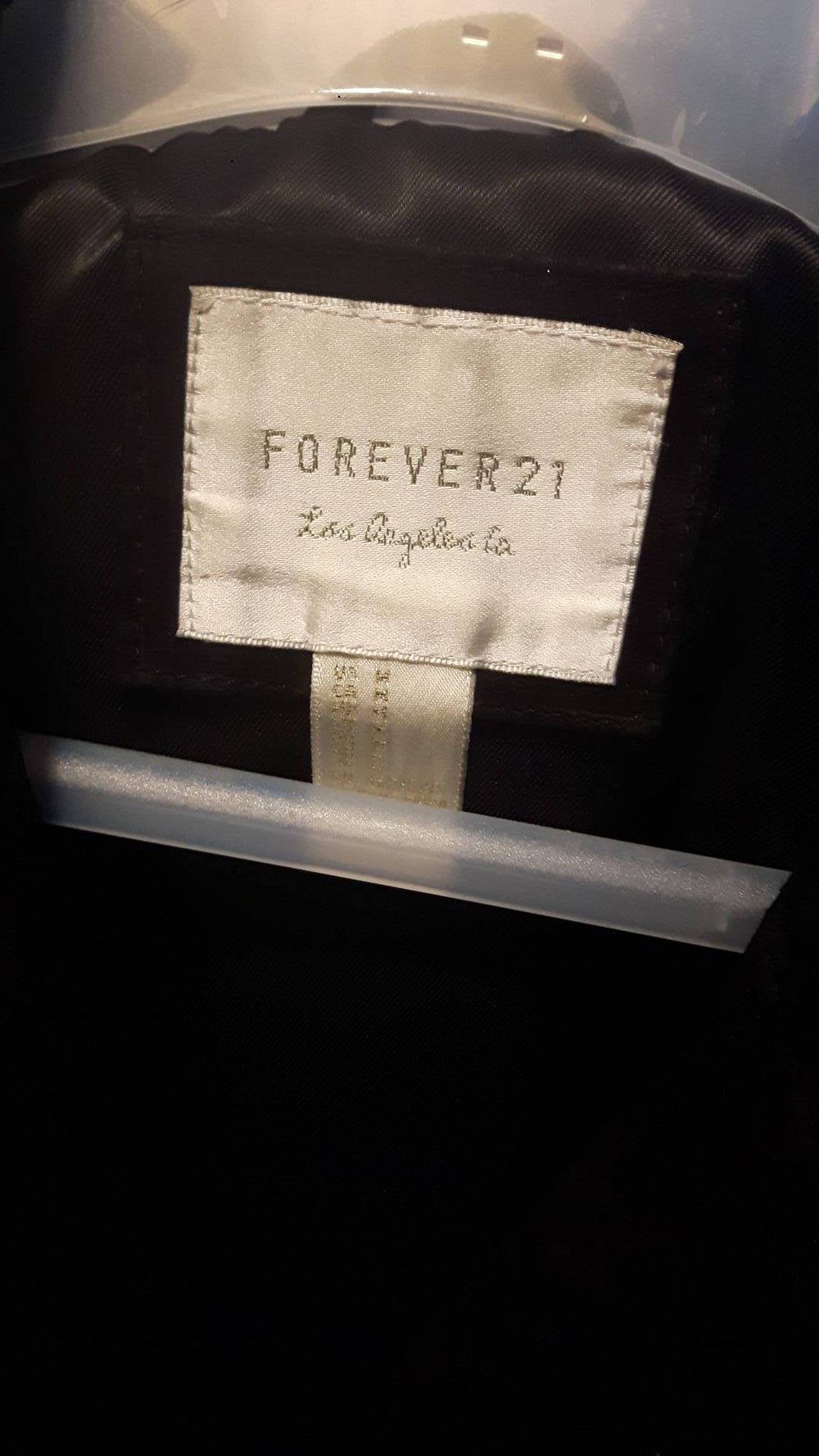 Romantische Wildlederweste mit Rosenstickerei