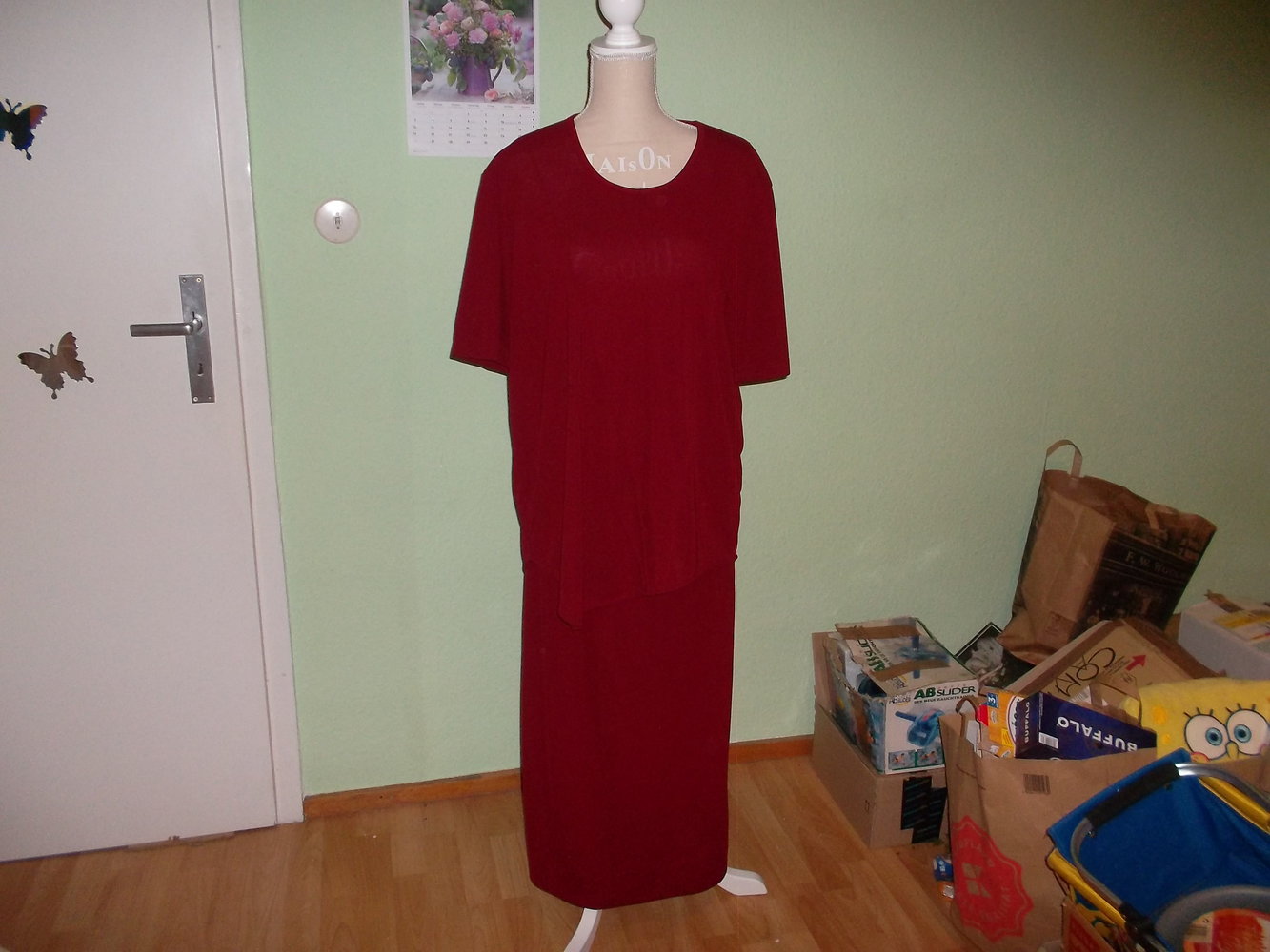 schönes rotes kostüm in grösse 40