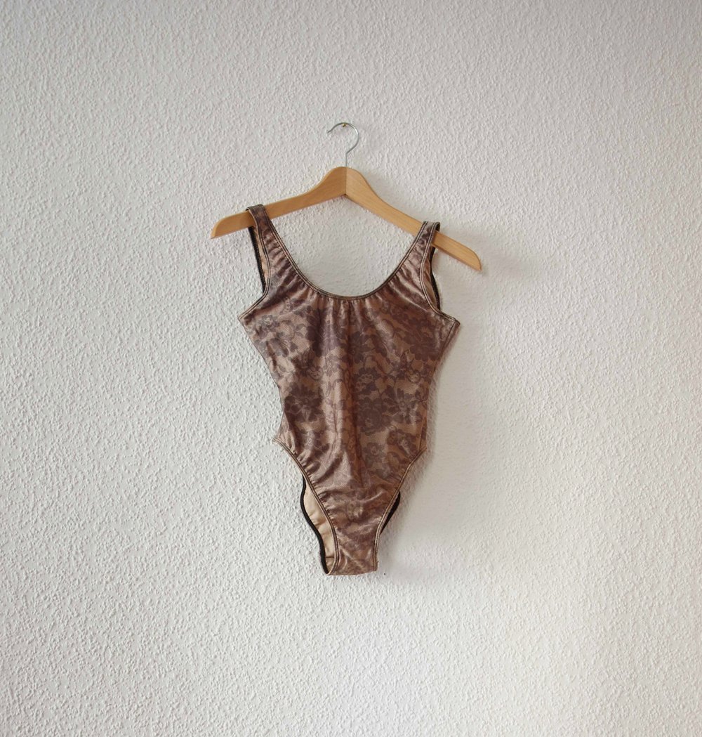 Floraler Body/Badeanzug American Apparel Gr. S Spitzenmuster nude