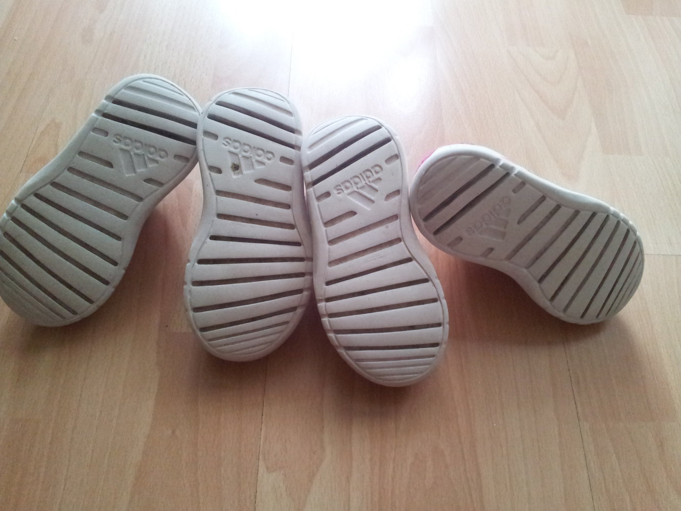 2x Turnschuhe Sneaker Adidas weiß rosa Gr. 24 Zwillinge