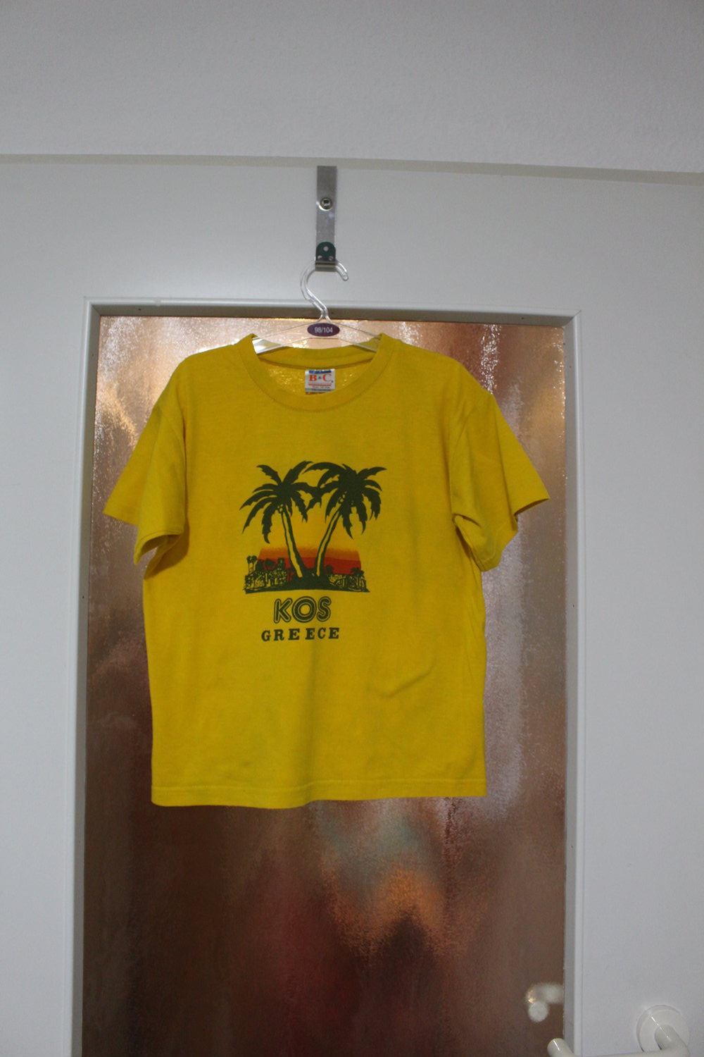 82. T-Shirt, gelb, Kos-Logo, Gr. 122-128