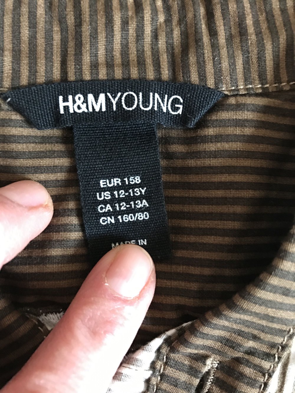 Braun/beige gestreiftes Hemd mit Applikation am Rücken