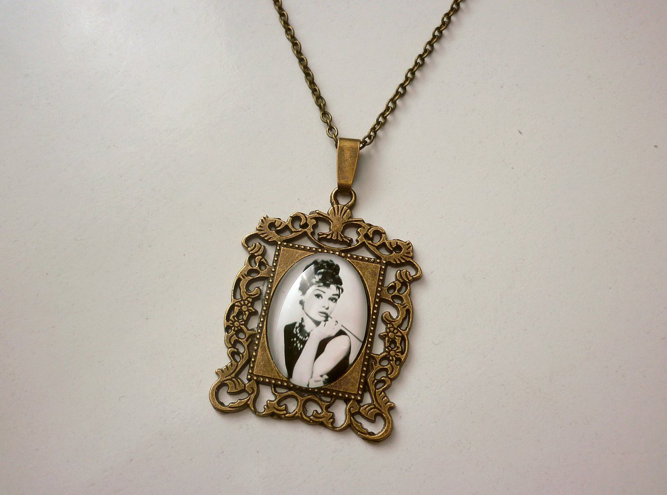 Romantik Kette Bild Audrey Hepburn lange Kette Ornament Bilderrahmen vintage Look