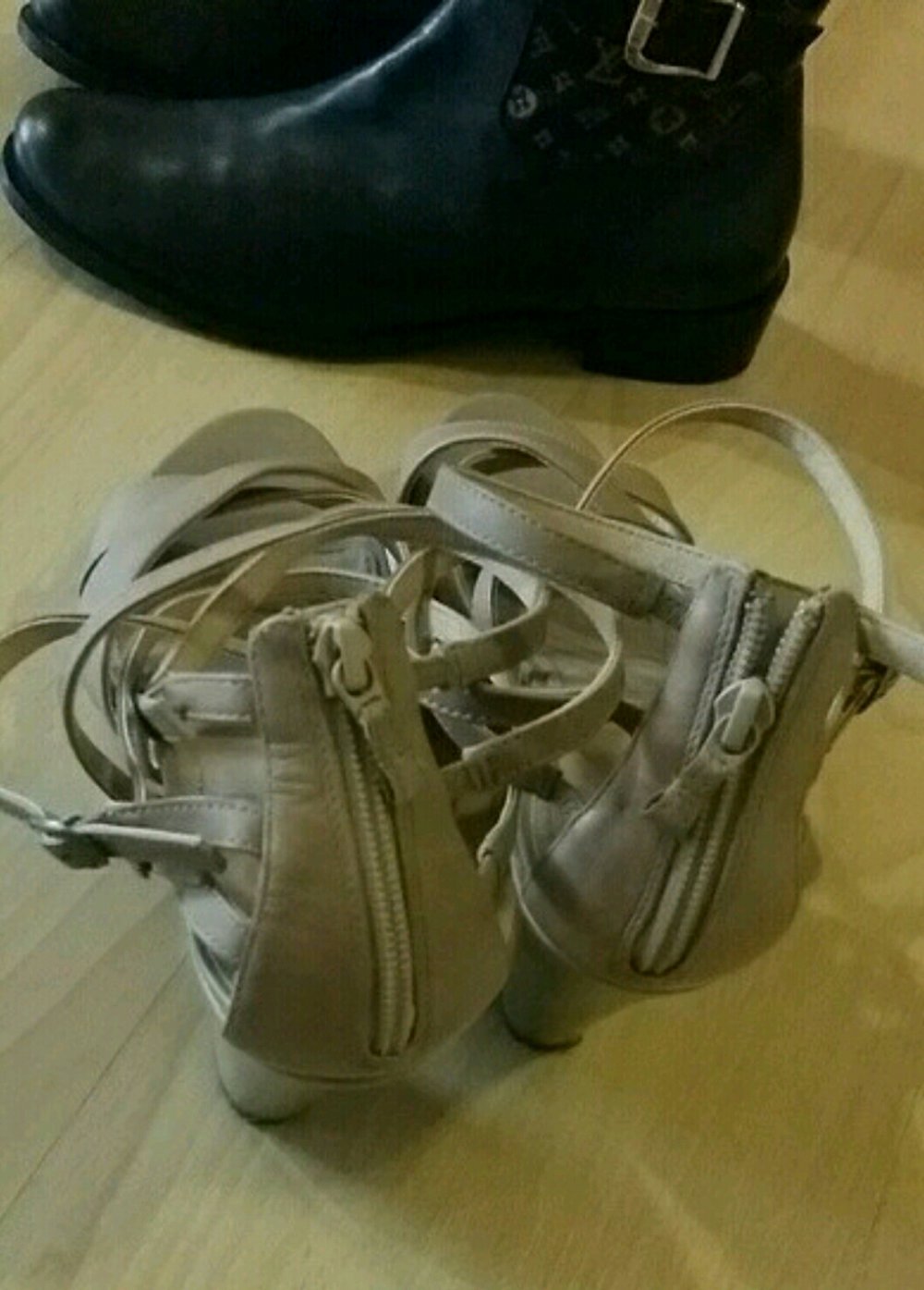 Sehr schöne Sandaletten in Nude Farbe aus echtem Leder von Esprit 