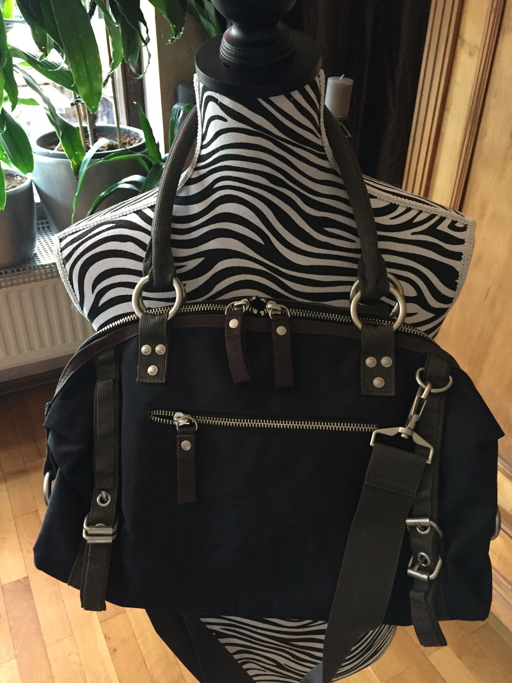 George Gina & Lucy Tasche Modell Paradise Angel schwarz mit braun