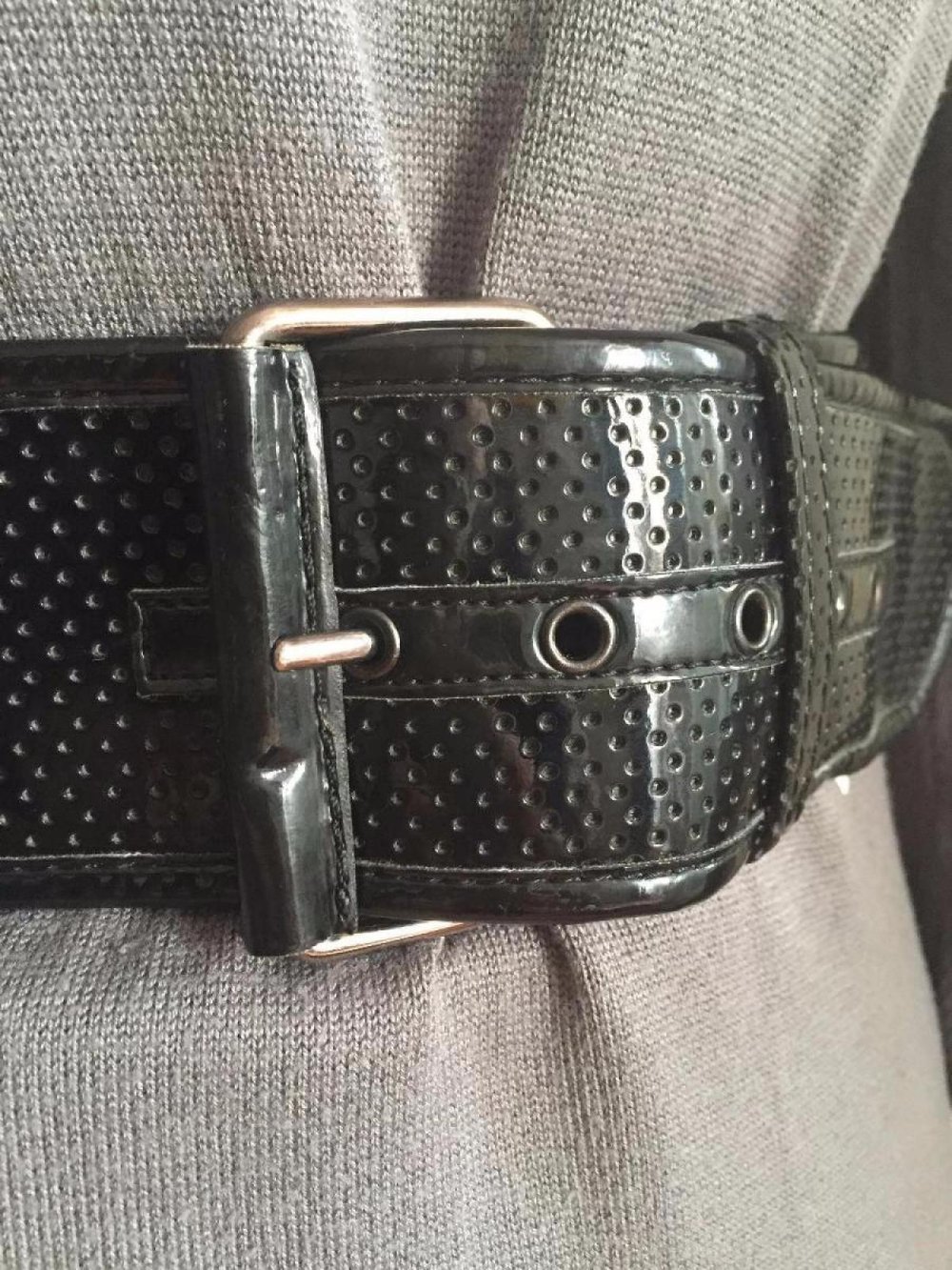 Breiter Gürtel aus Lack 80s 90s Style