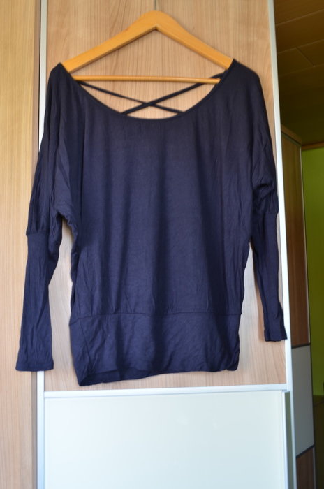 schönes blaues Oberteil