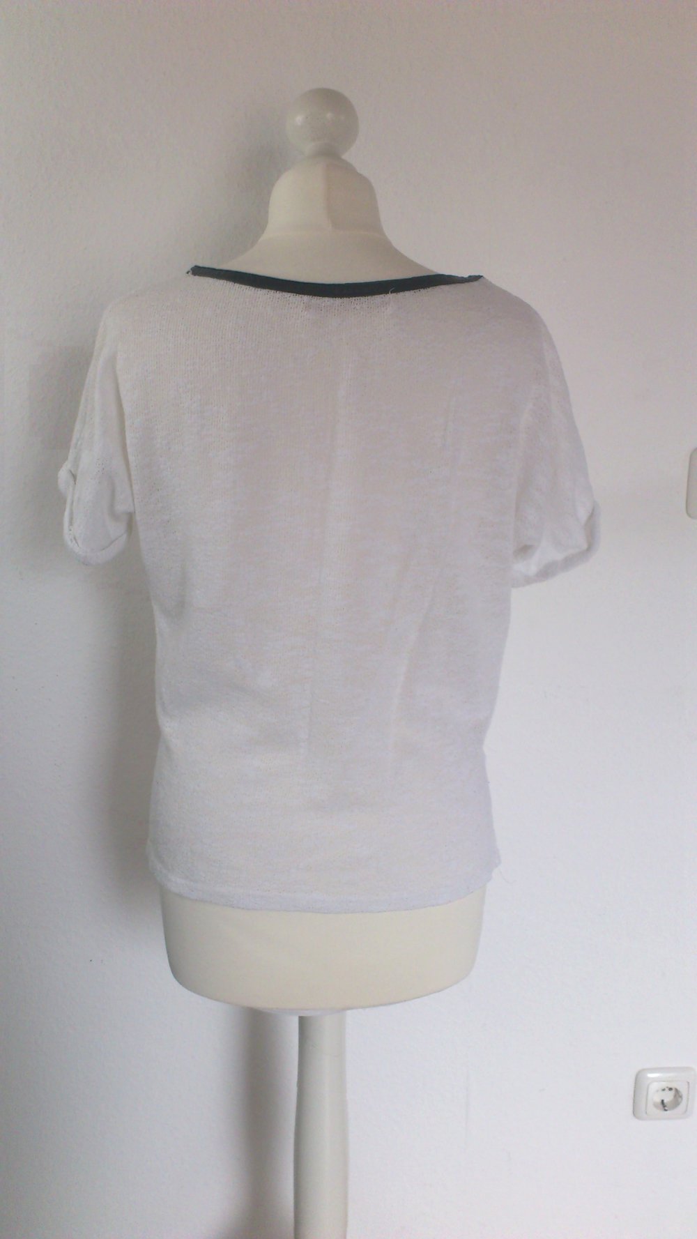 Weißes Oversize-T-Shirt mit Kunstleder / Fakerleder Kragen Größe XS S