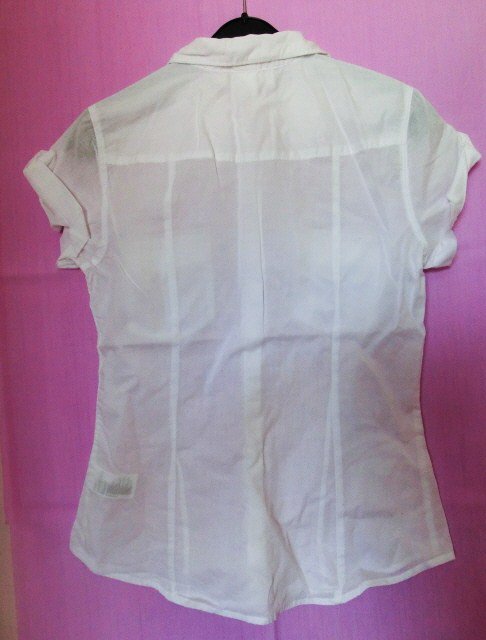 Bluse von H&M weiß, Gr. 36 mit Kragen, vorn zum Knöpfen, Brusttaschen leicht durchsichtig sexy kawaii