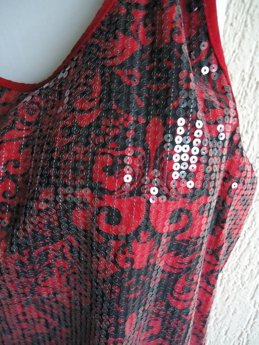 Ein 2 teiliges Set, Damen Bluse und Paillettenverziertes Top