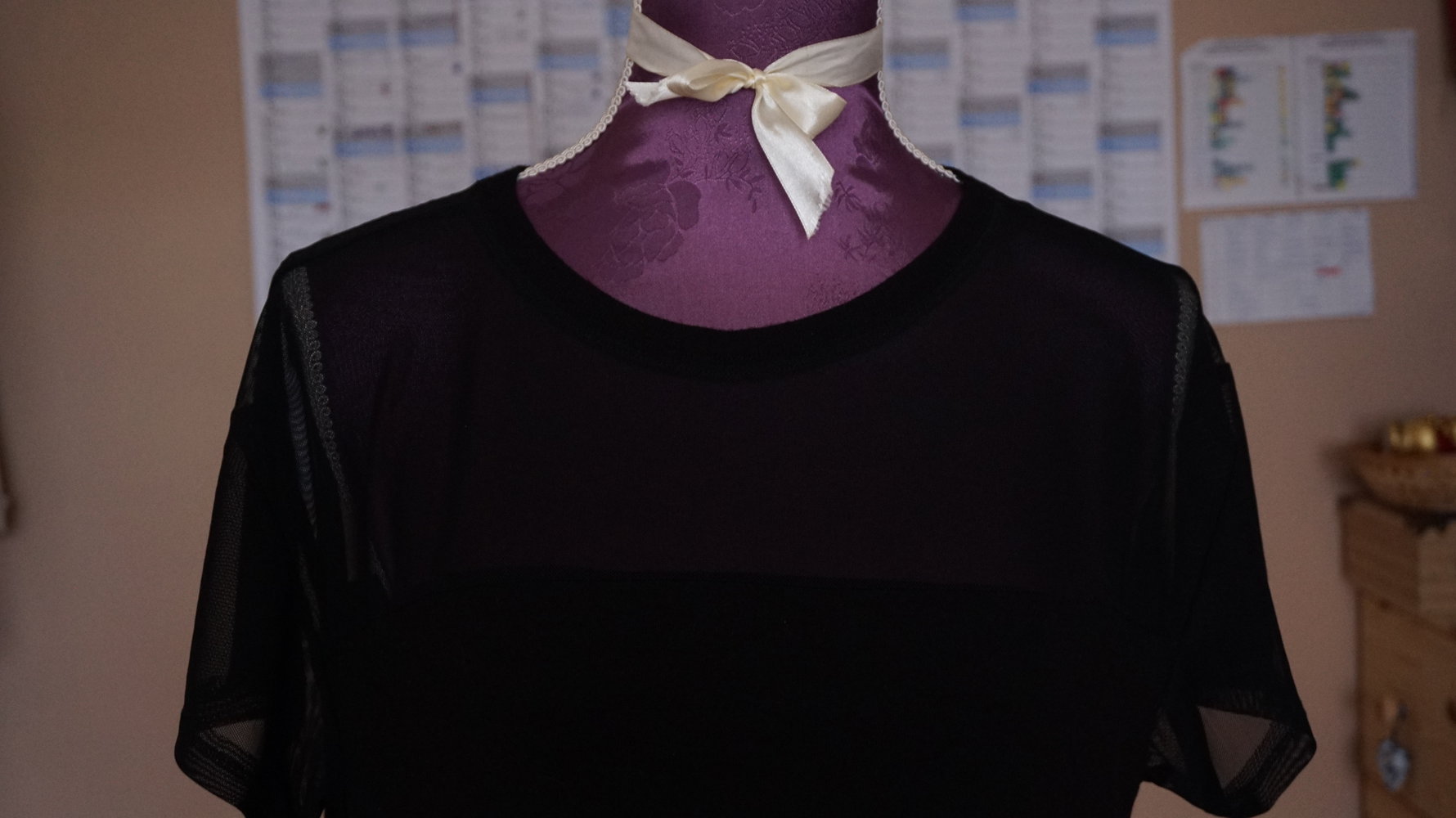 T-Shirt schwarz kurz mit Mesh-Einsatz Gr. S