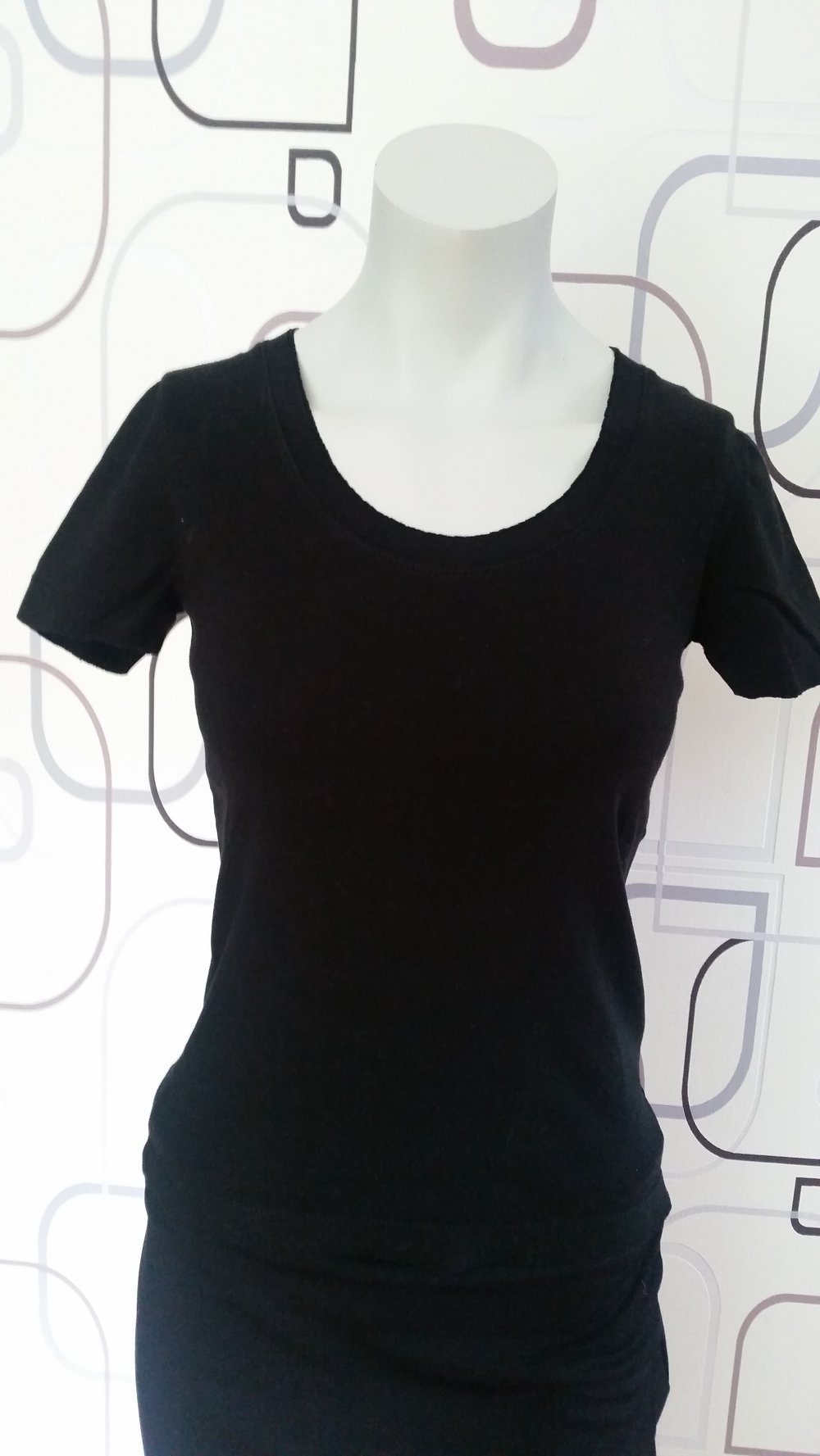 schlichtes schwarzes T-Shirt