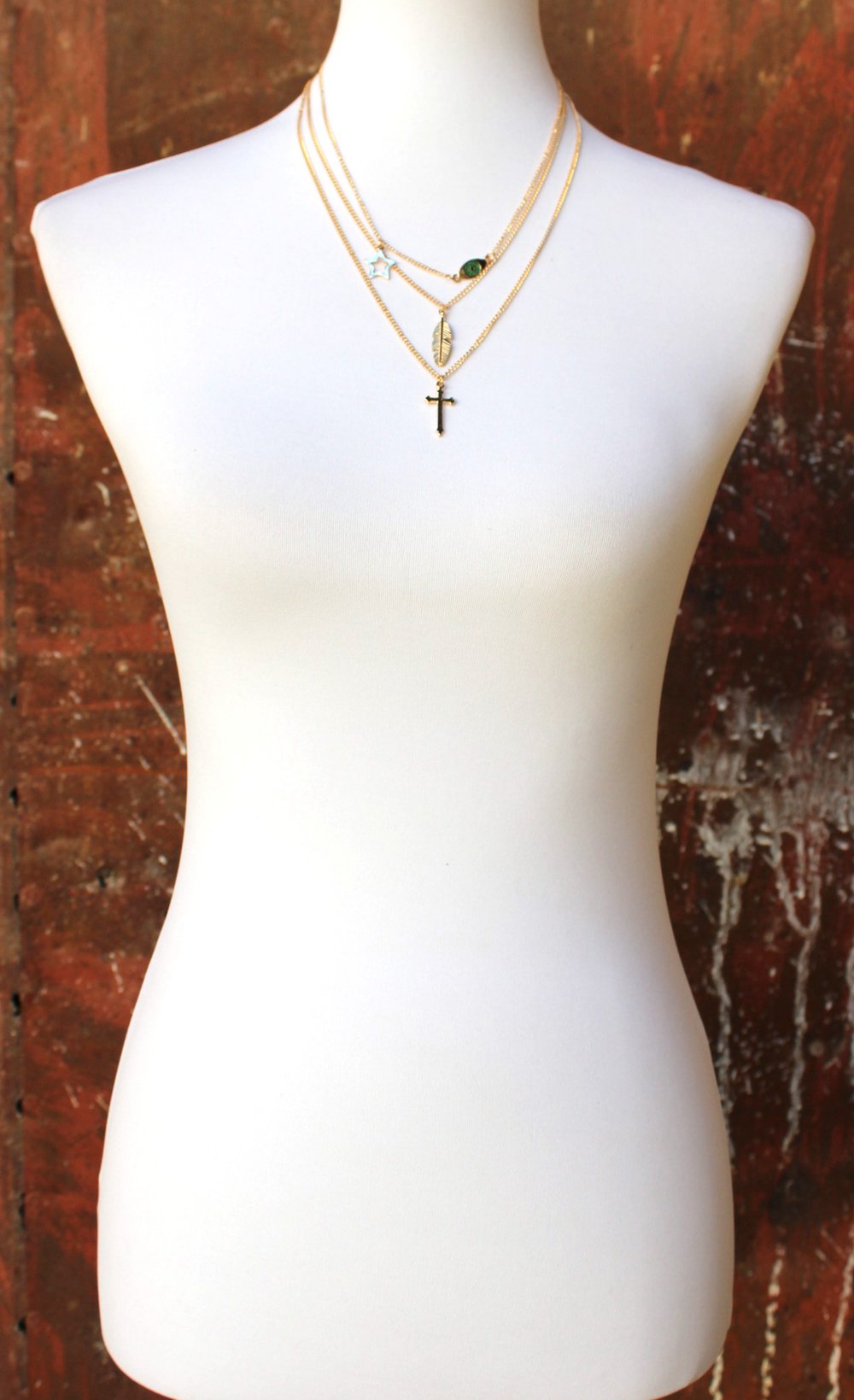 mehrreihige filigrane gelbgoldene Kette (Kreuz, Stern, Feder, Auge)