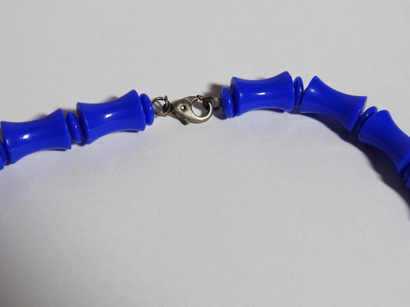 Lange blaue 80s Kette Vintage 80er