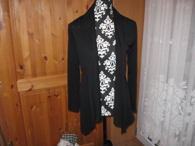 *** Cardigan mit sexy Rücken ***